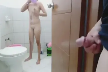 Ngintip Tetangga Cantik Mandi Ganas